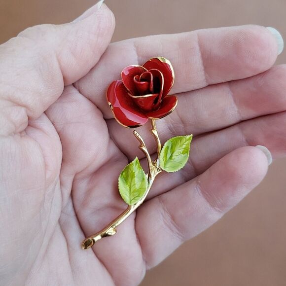 Vintage Set - Red Roses Clip Earrings and Brooch - Picture 5 of 14